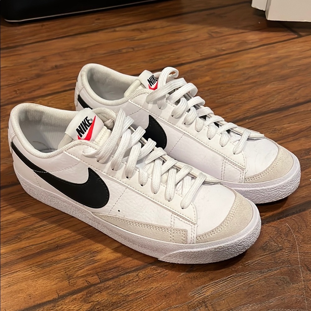 Nike White and Black Low-Top Sneakers